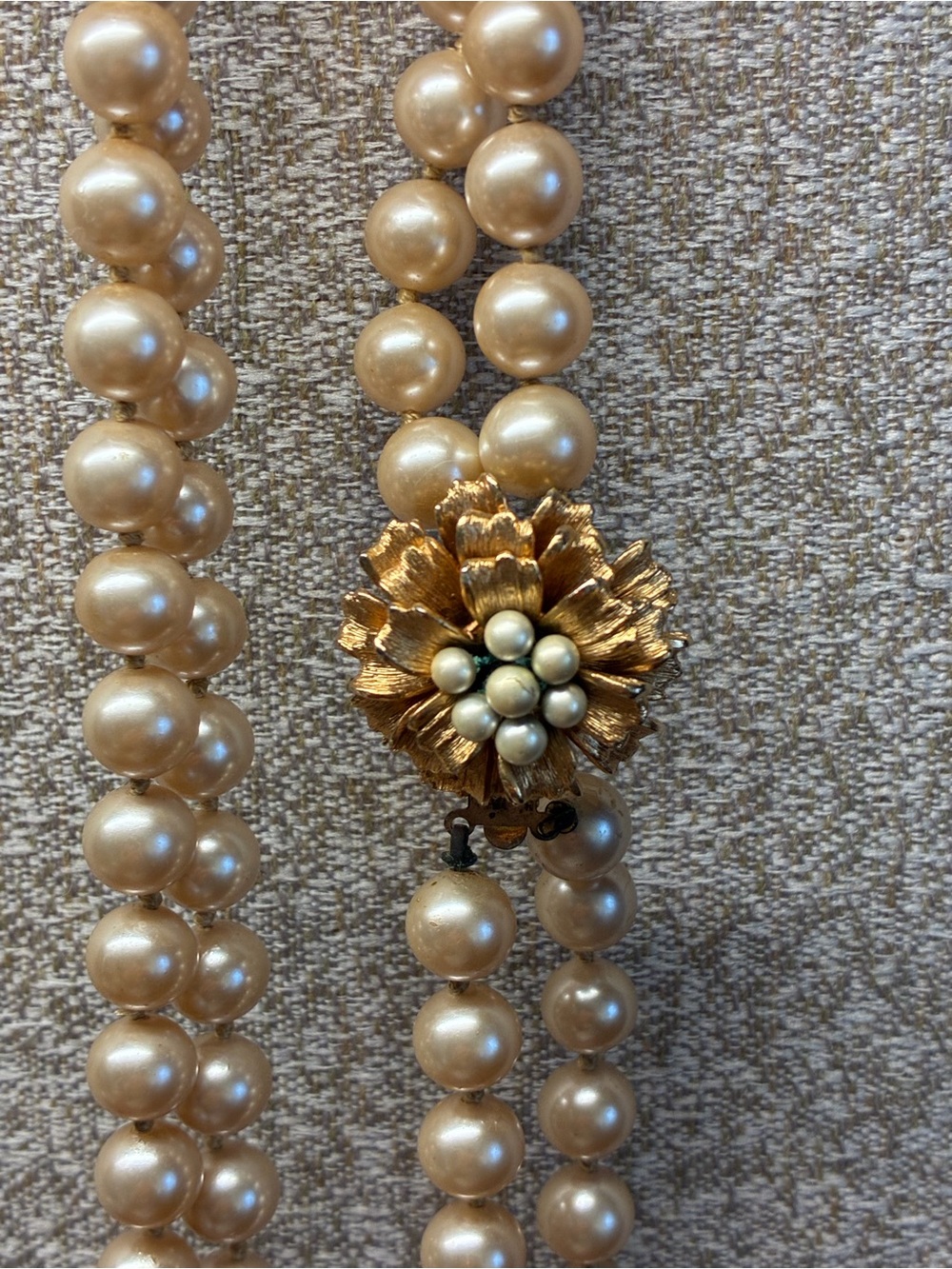 Classic vintage Cream Pearl Double-Strand Necklace with Gold Floral Clasp 18” - Picture 2 of 5